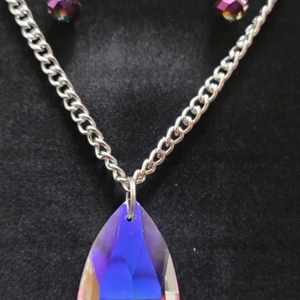 Crystal necklace and earring set